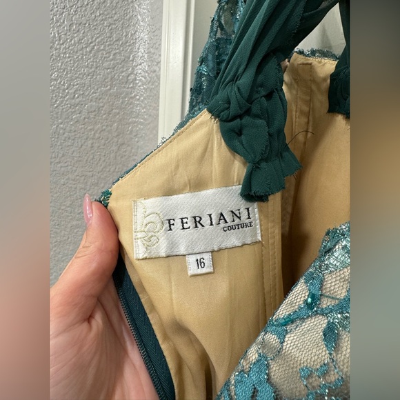 Off-shoulder dress with sleeves - Picture 5 of 5